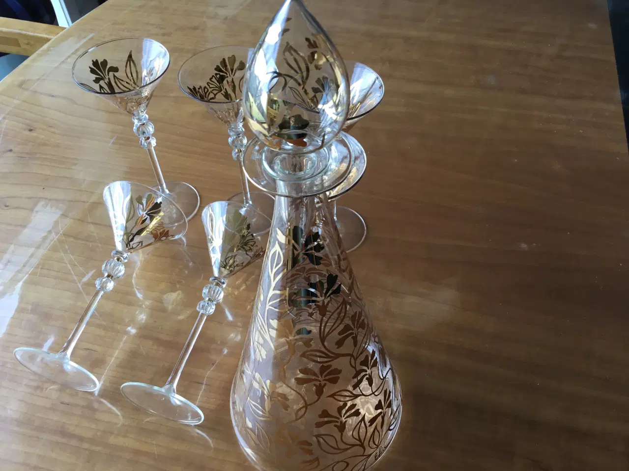 Billede 4 - Flotte guldbelagte likør glas og karaffel