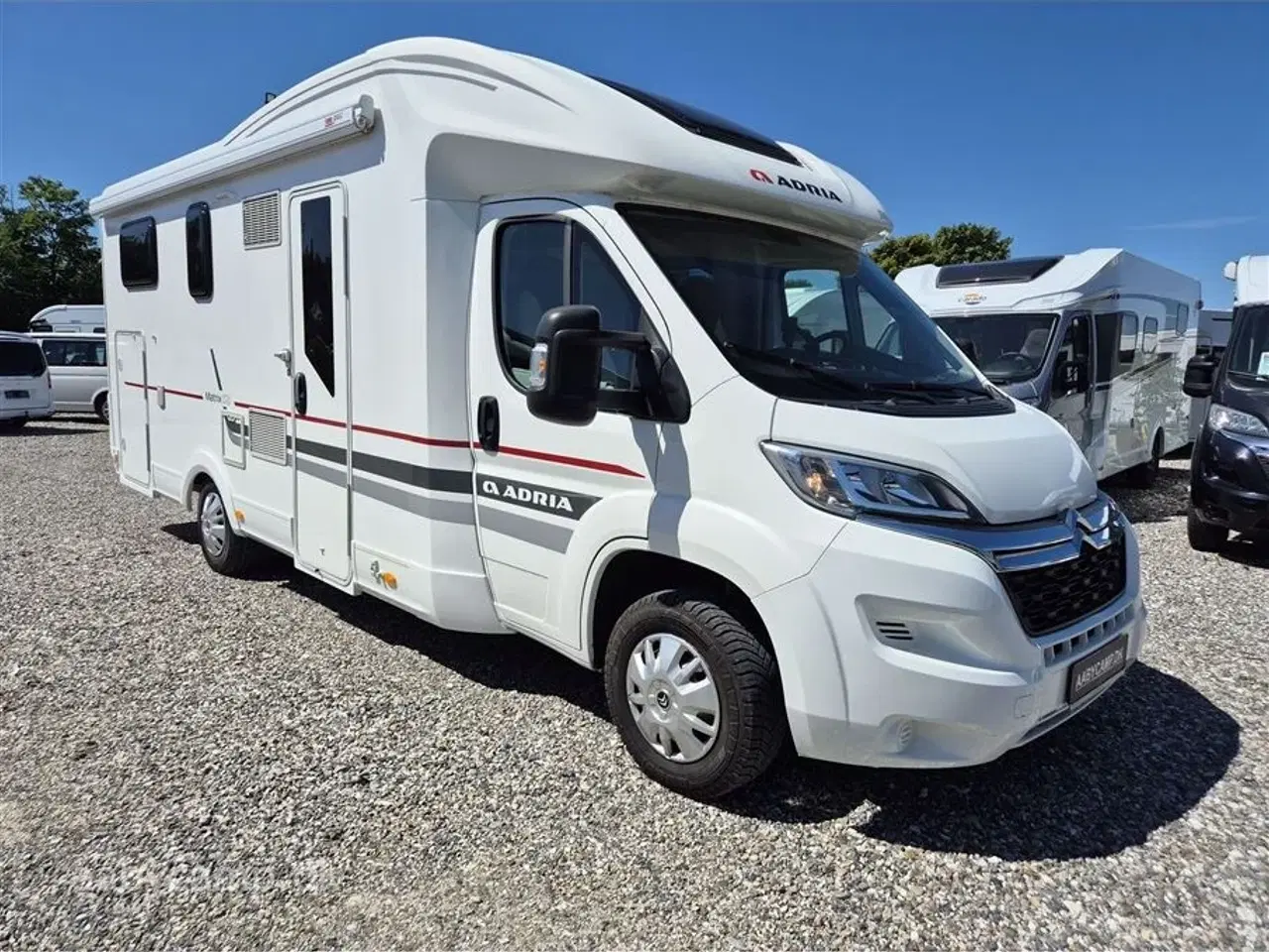 Billede 1 - 2017 - Adria Matrix Axess 670 SL   solcelle.batteri.markise.hæve/sænke cykelstativ på el.5 selepladser.helårsdæk.