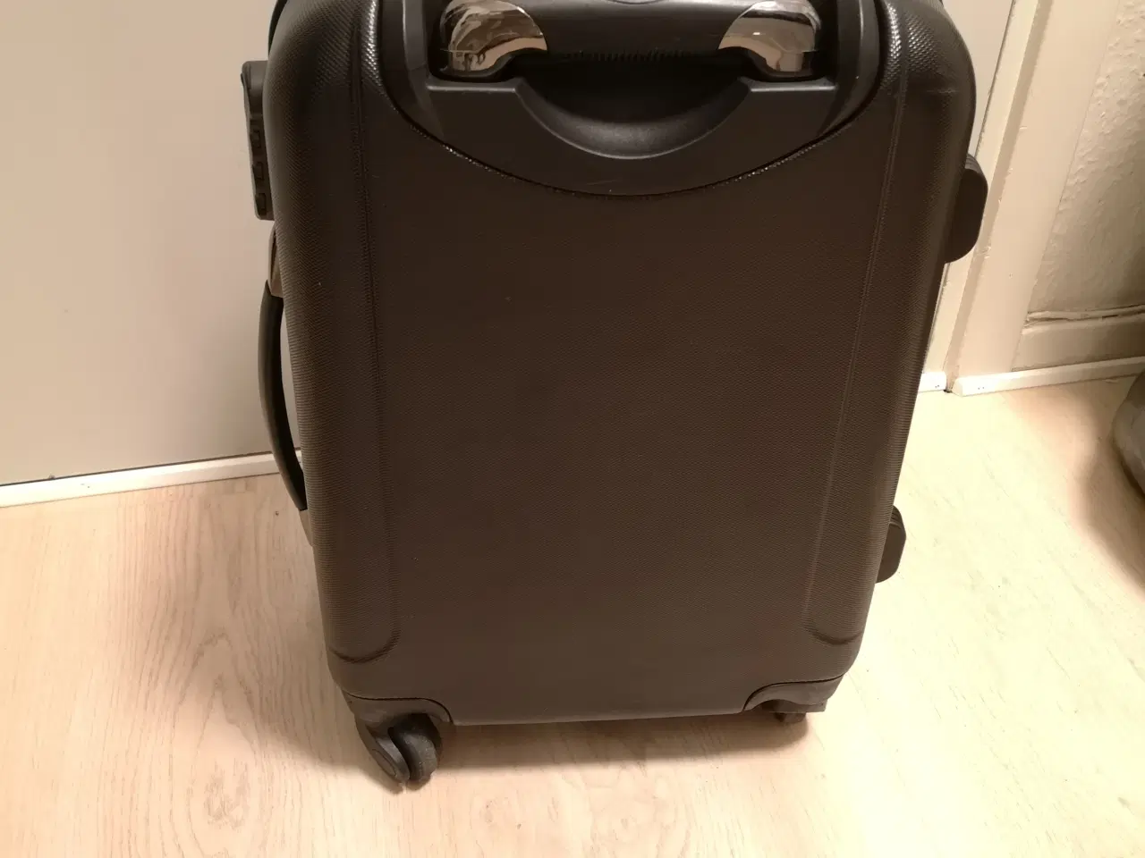 Billede 2 - Rejser firehjulet rullekuffert