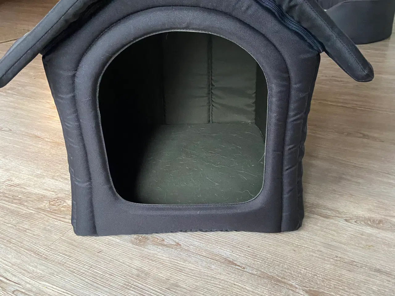 Billede 1 - Indendørs Hundehus i Sort