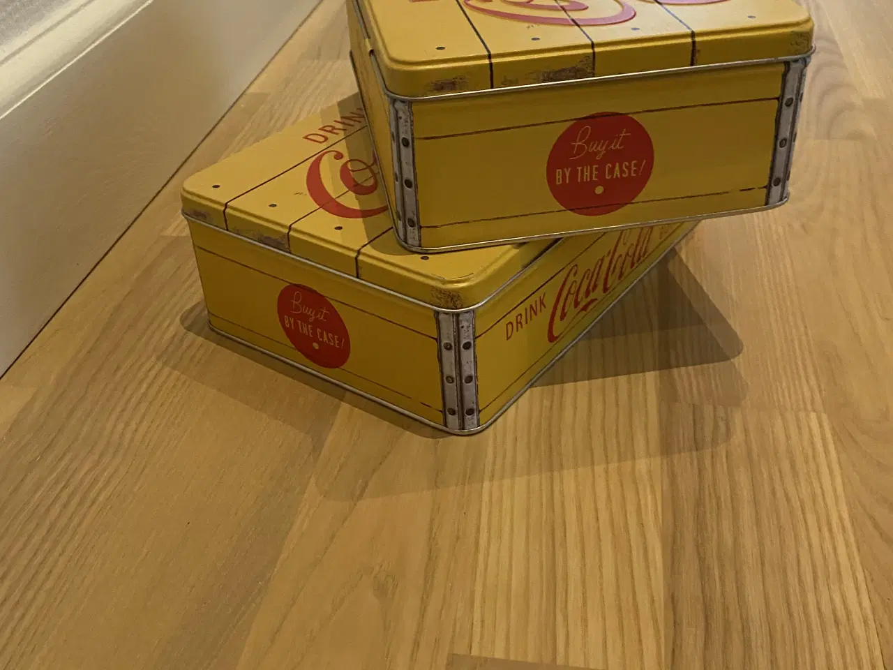 Billede 3 -  Coca Cola metalkasse h: 8 cm., h: 16 cm., b: 23cm