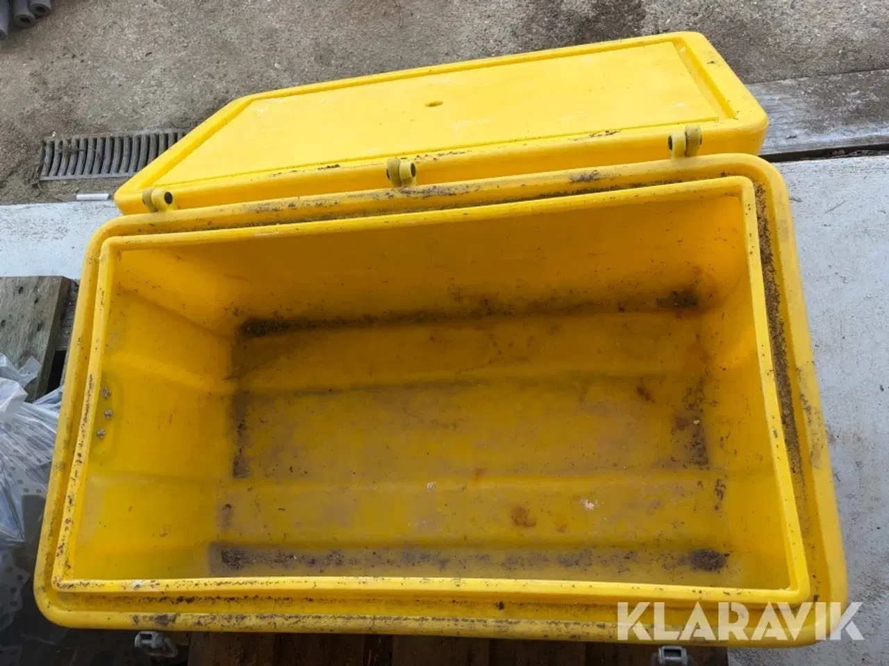 Billede 11 - Blandet lot 14 murebaljer, sprøjte, opklodsning til jernarmering og kasse