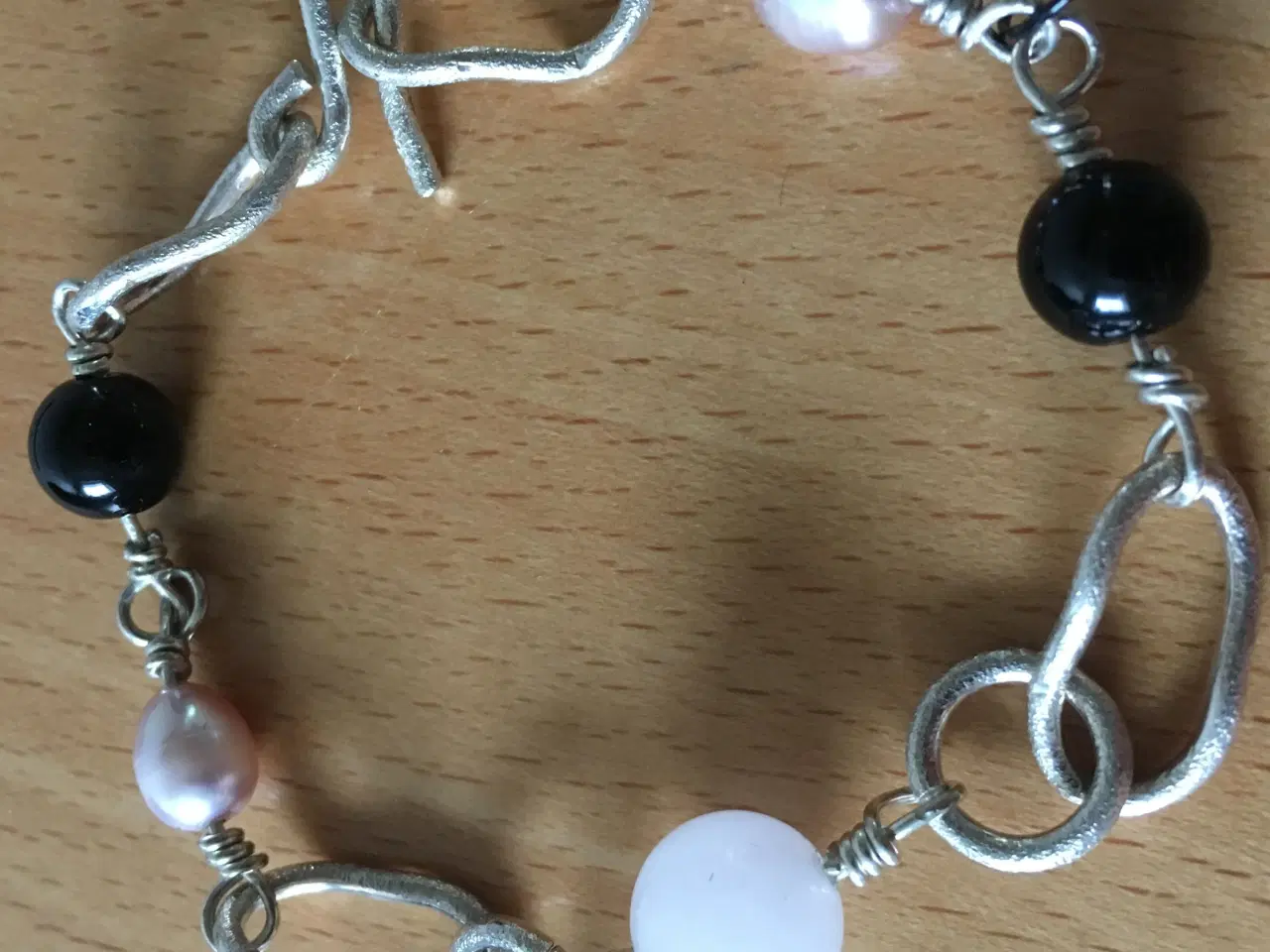 Billede 1 - Flot sølvarmbånd med perler