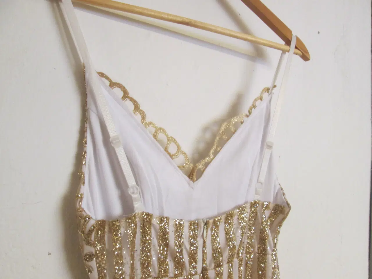 Billede 3 - Fest kjolen i guld