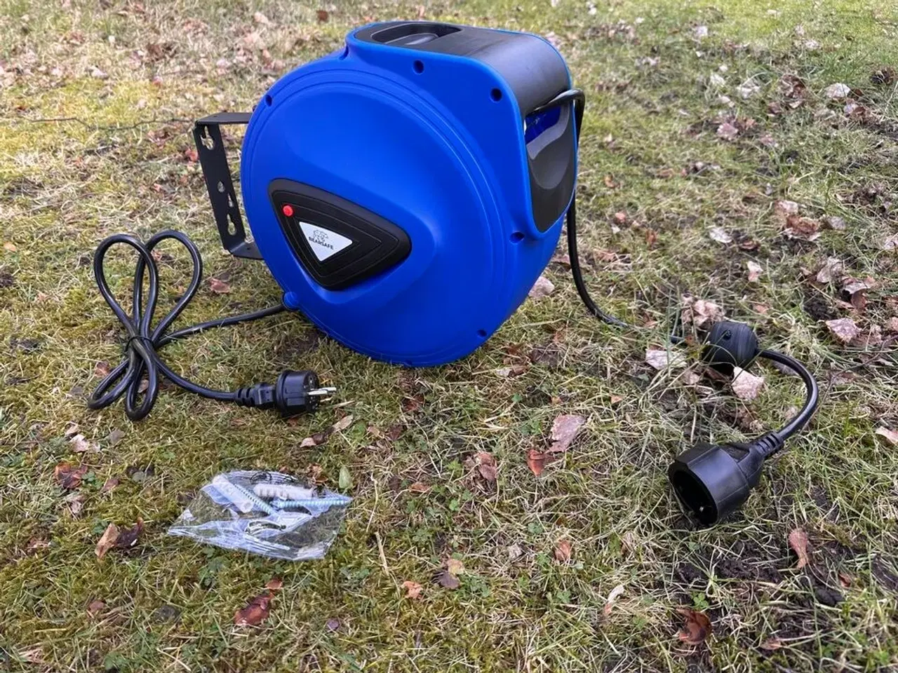 Billede 1 - Automatisk kabelopruller med 10m kabel og vægbeslag.