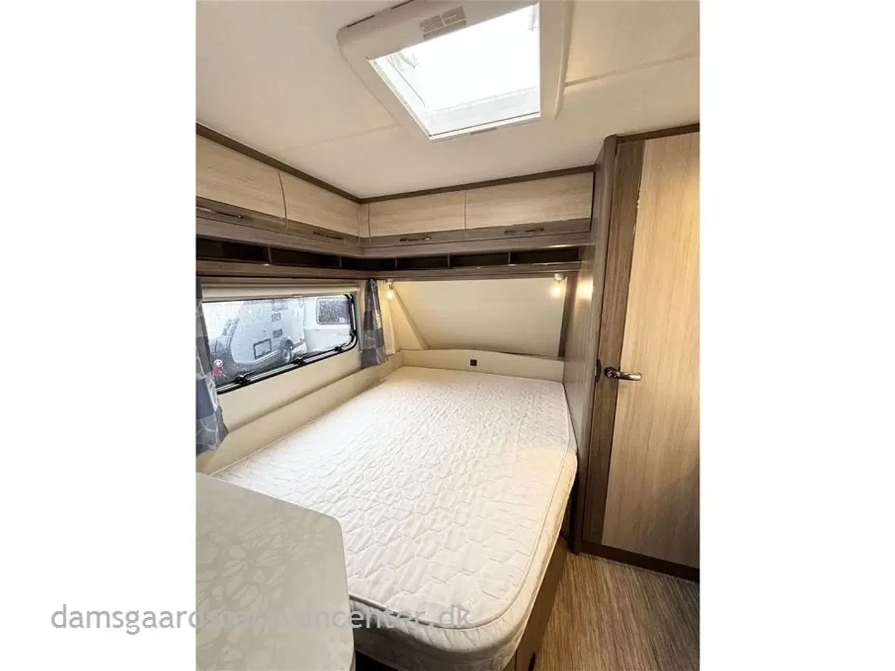 Billede 14 - 2015 - Hobby De Luxe 650 KMFe   Dobbeltseng-Køjer-Telt
