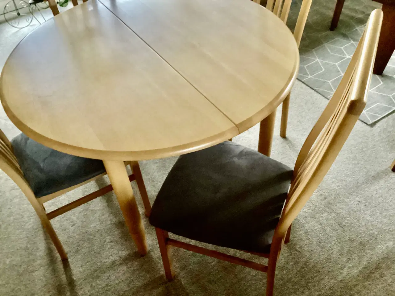 Billede 2 - Rund spisebord ø 110 + tillægsplade 40 cm 