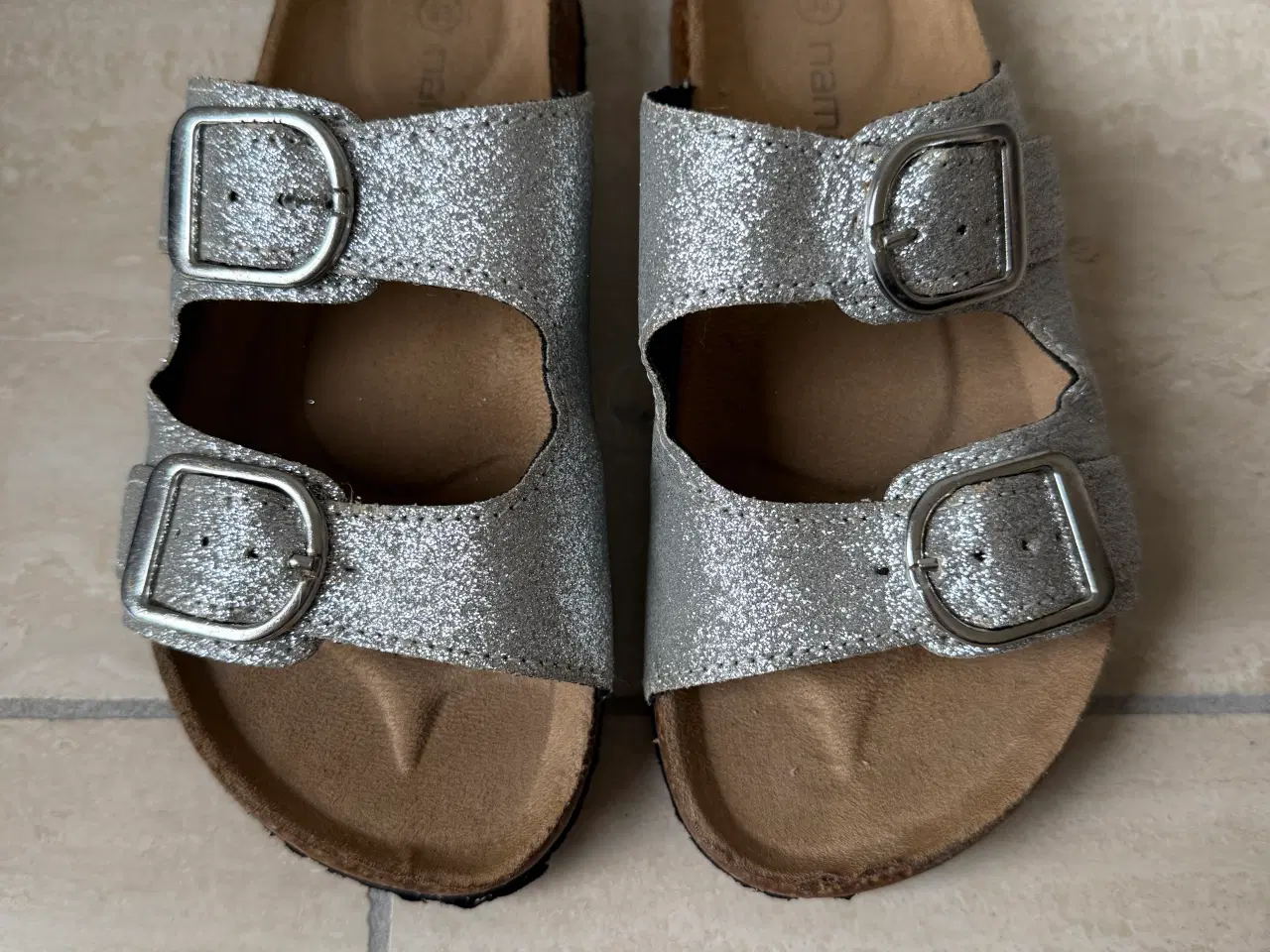 Billede 1 - Sandaler med sølvglimmer