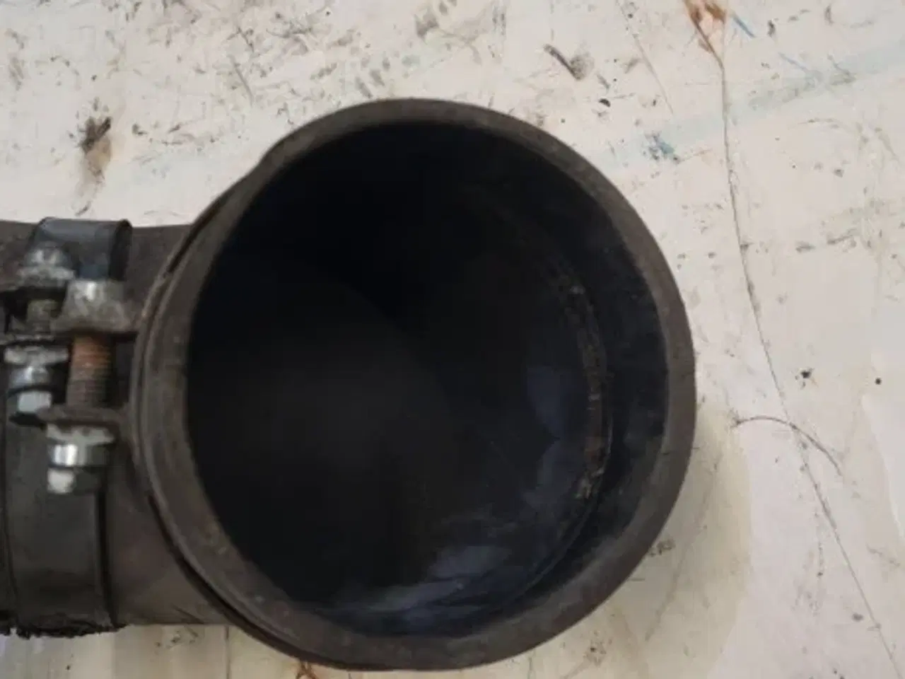 Billede 4 - Massey Ferguson 40 Gummibøjning F. Luftfilter 46421300