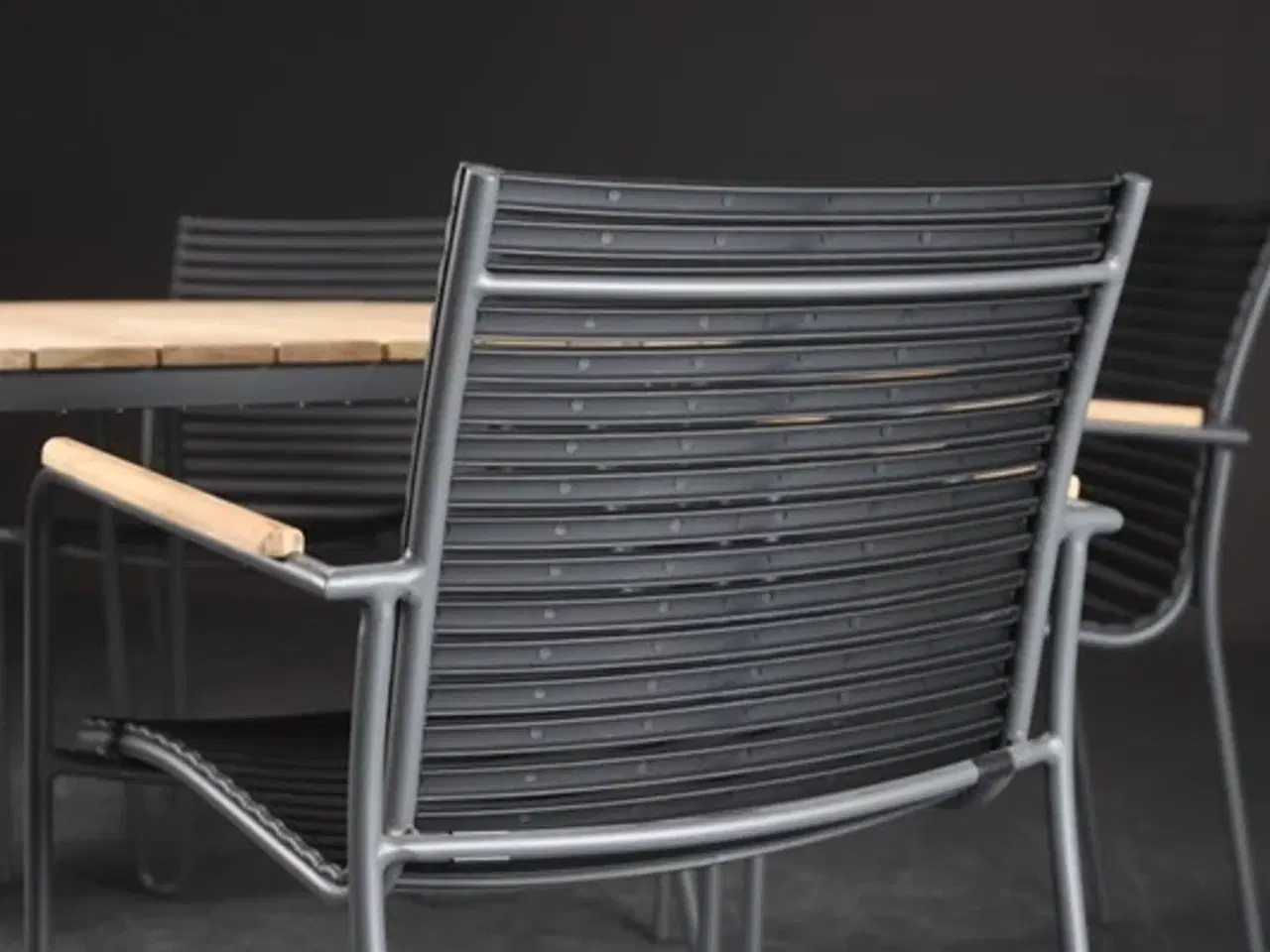 Billede 4 - Havebord samt fire stole 