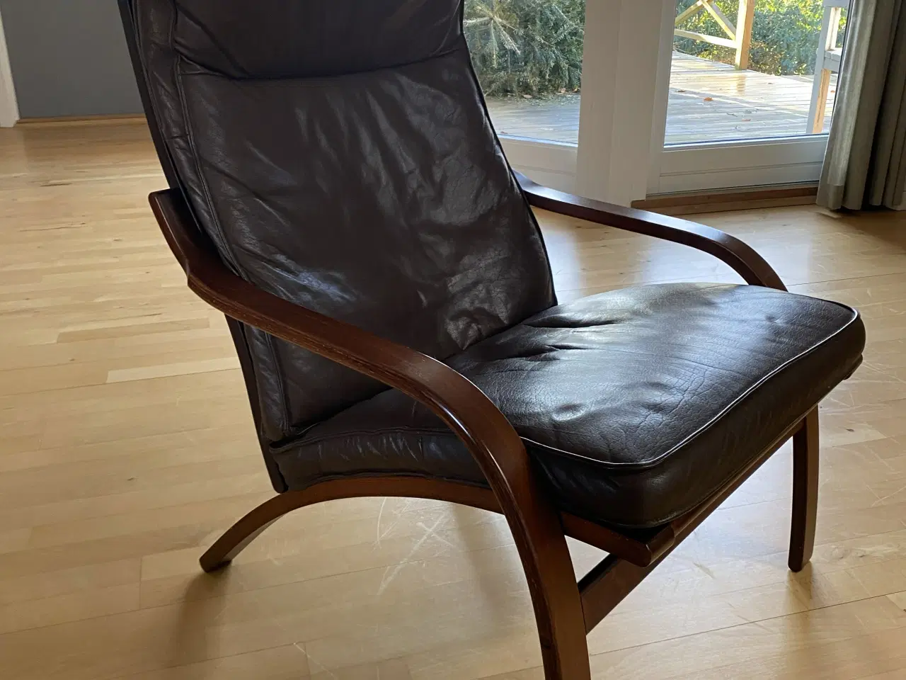 Billede 1 - Let og elegant læderstol