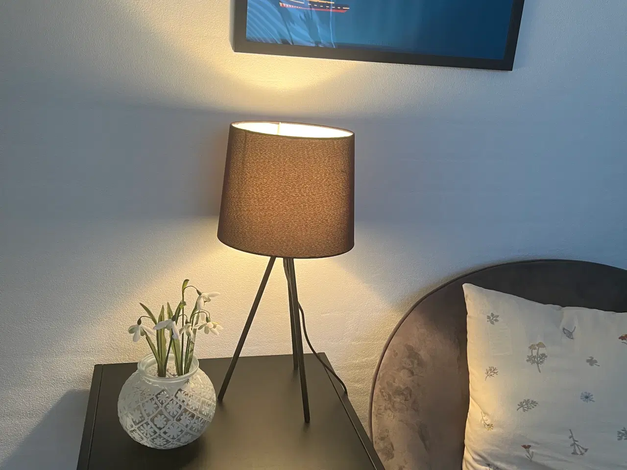 Billede 2 - Sengebord fra IKEA med lampe