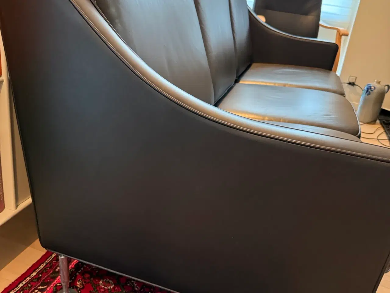 Billede 1 - Sort Hurup sofa i lækkert skind