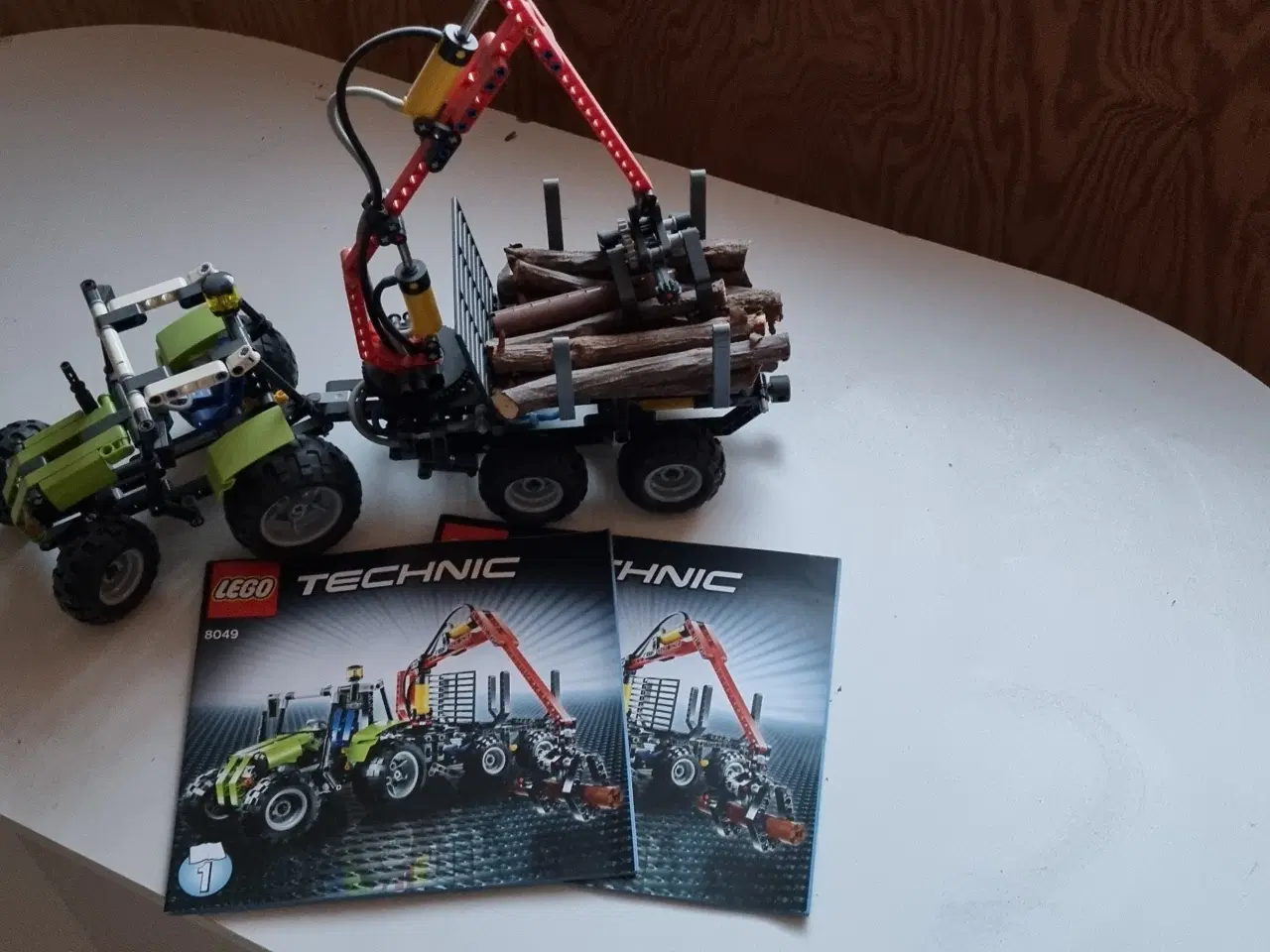 Billede 1 - Lego Technic, Traktor med skovtang, nr 8049