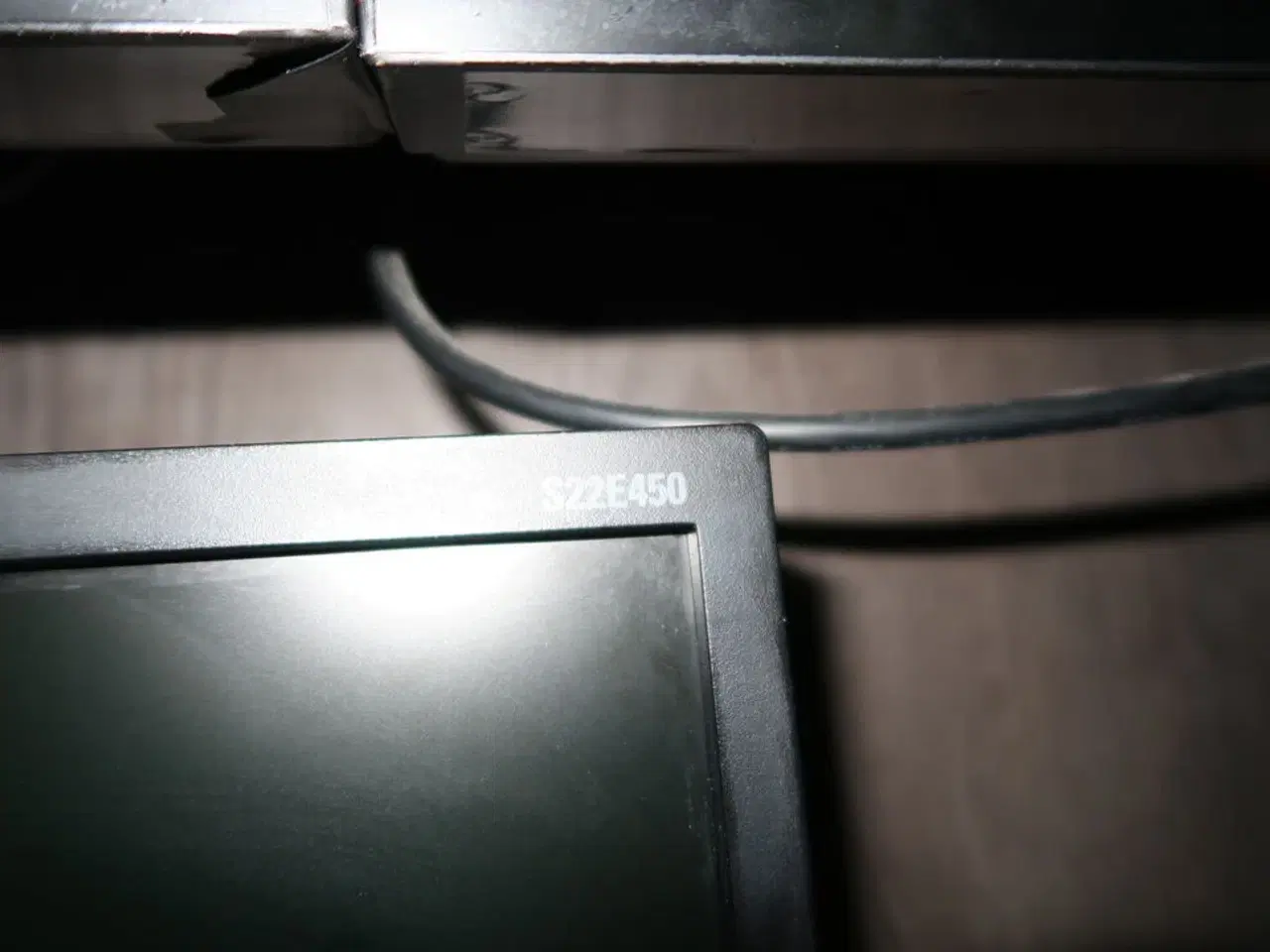 Billede 2 - Computerskærm SAMSUNG S22E450 med betjeningspanel
