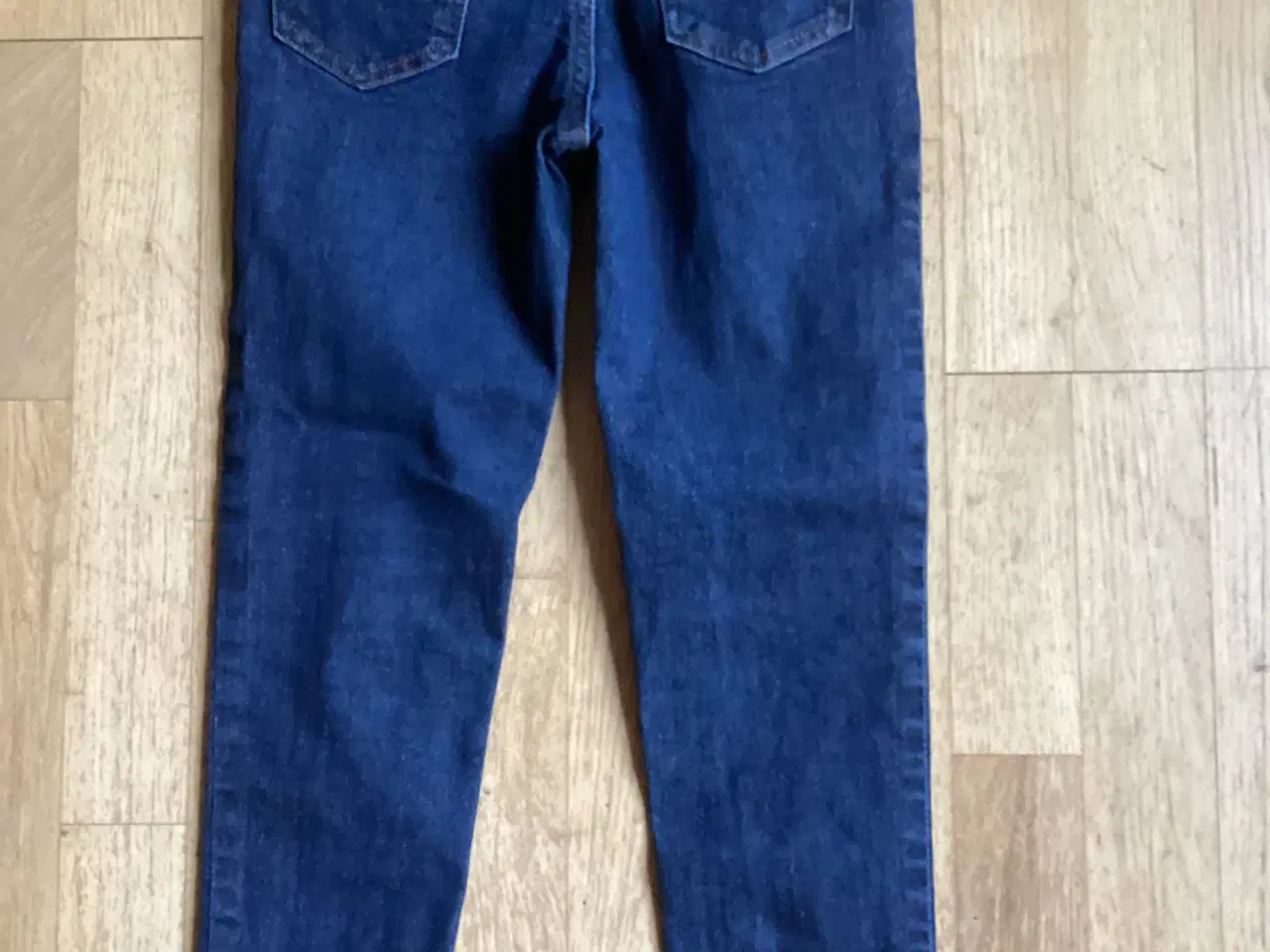 Billede 3 - Mørkeblå denim buks