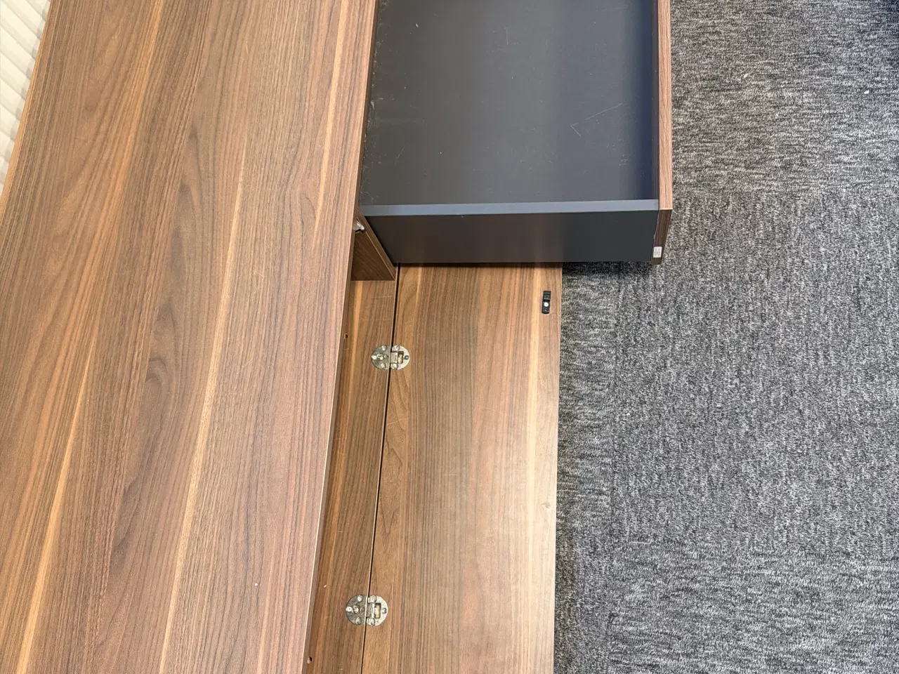 Billede 3 - TV-bord i valnød