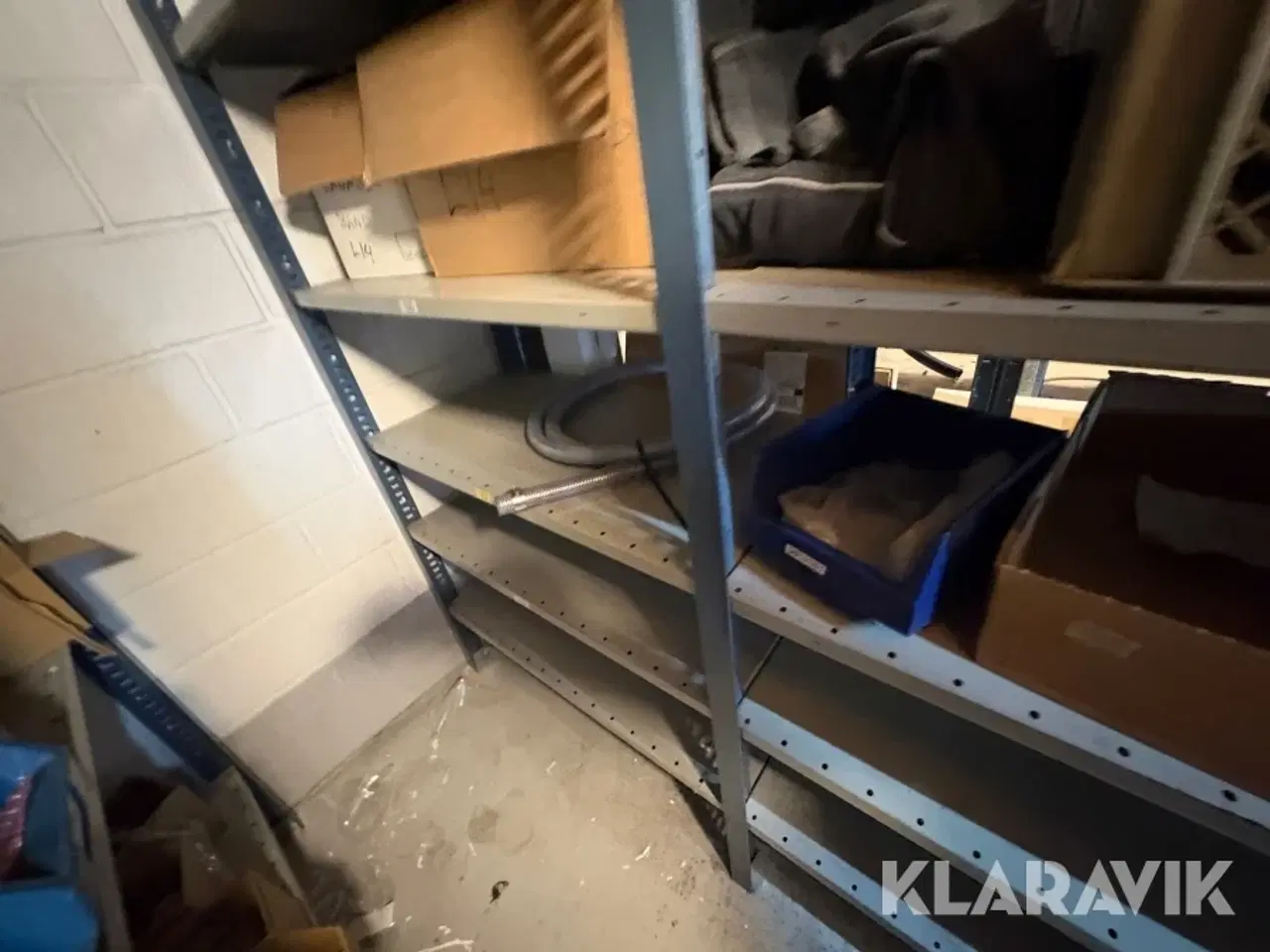 Billede 6 - Værkstedsreoler med indhold