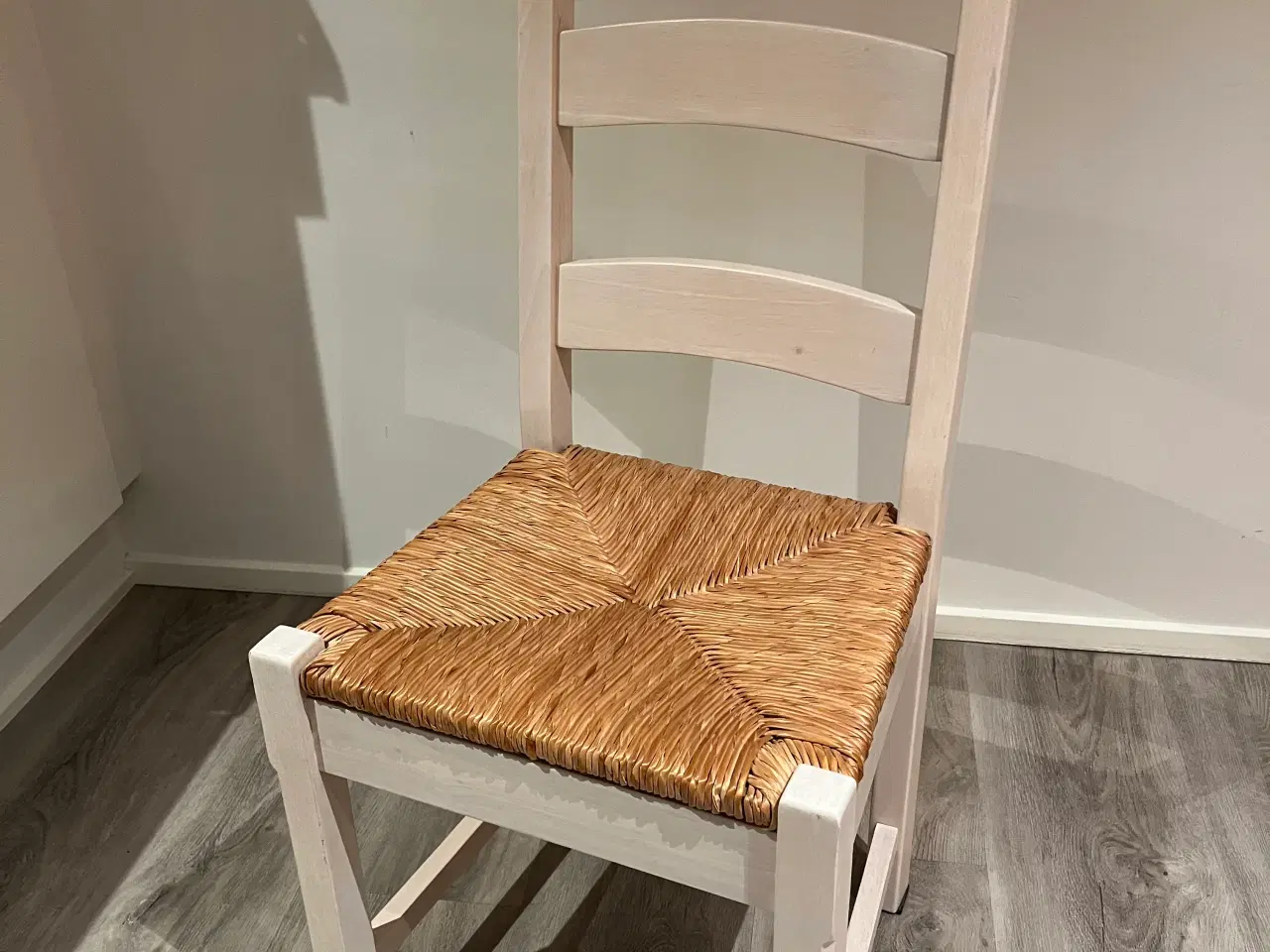 Billede 3 - Spisebord, 6 stole og 2 tillægsplader