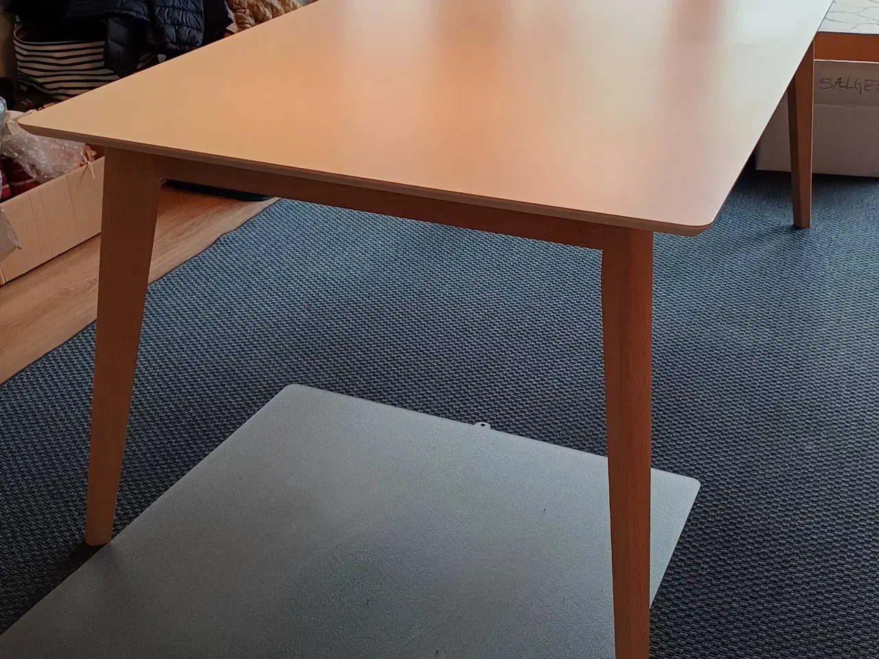 Billede 3 - Hvidt spisebord med træben 100x200 cm