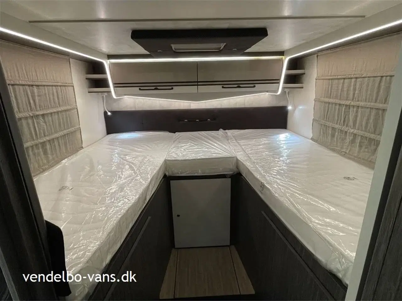 Billede 12 - 2026 - McLouis Nevis 870 180 HK og 8 trins automatgear - Enkeltsenge og stor garage