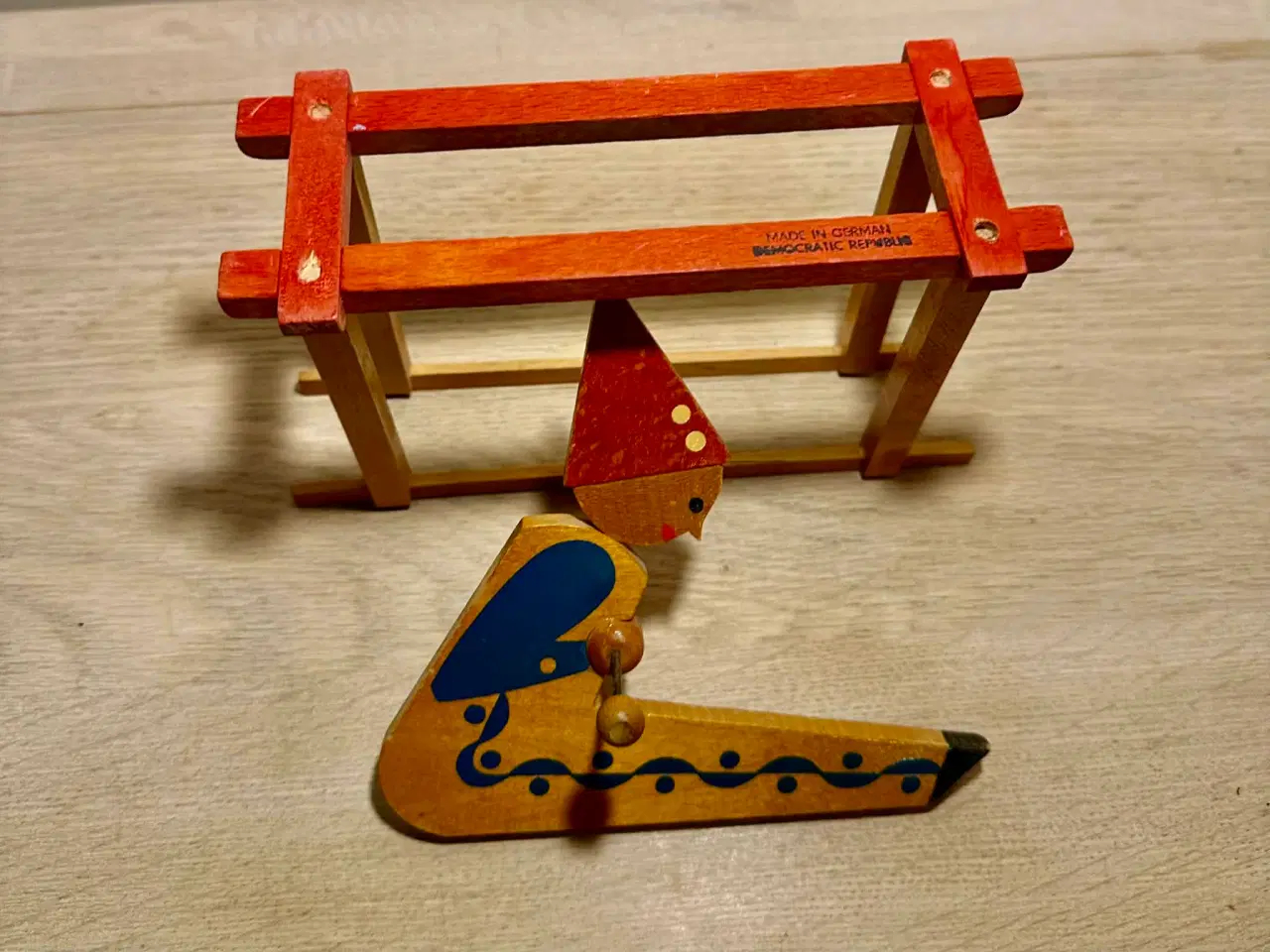 Billede 5 - Vintage legetøj - akrobat, der svinger i en barre.