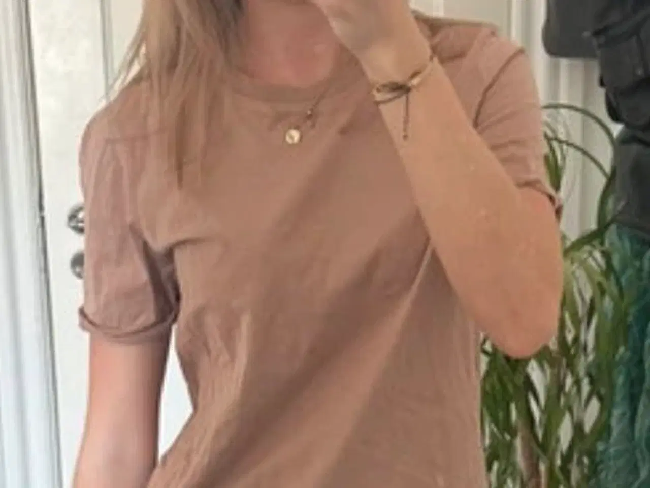 Billede 1 - T-shirt brun str s, Pieces