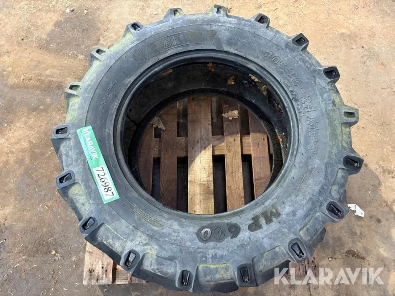 Billede 2 - Dæk  405/70-24 uden fælg