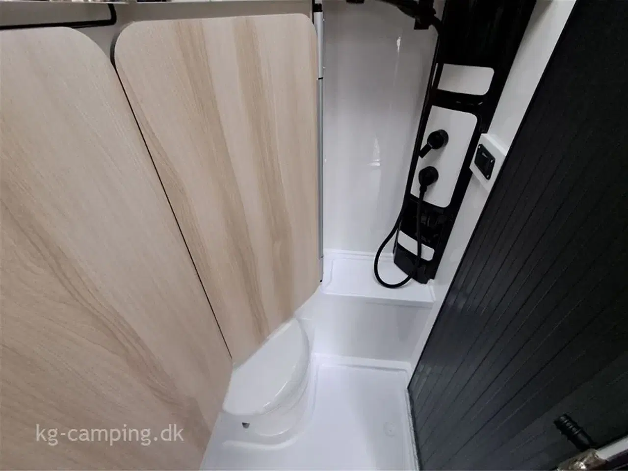 Billede 13 - 2026 - Hobby De Luxe 460 SL Ny 2026 Kampagne model DK LINE fra HOBBY - kan nedvejes til 1350 kg.