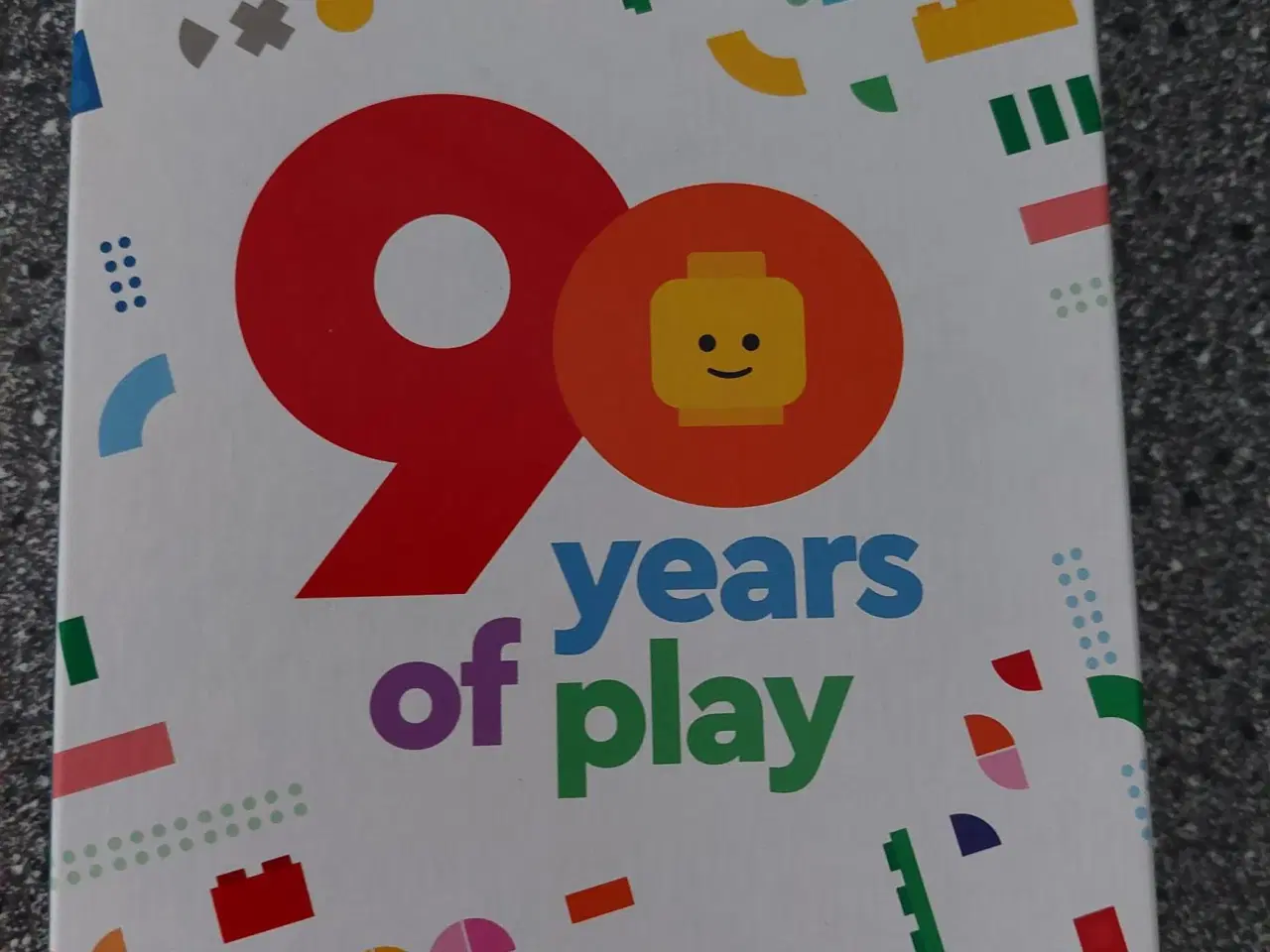 Billede 3 - Lego Exclusives, 90 years of PLAY med Plakat