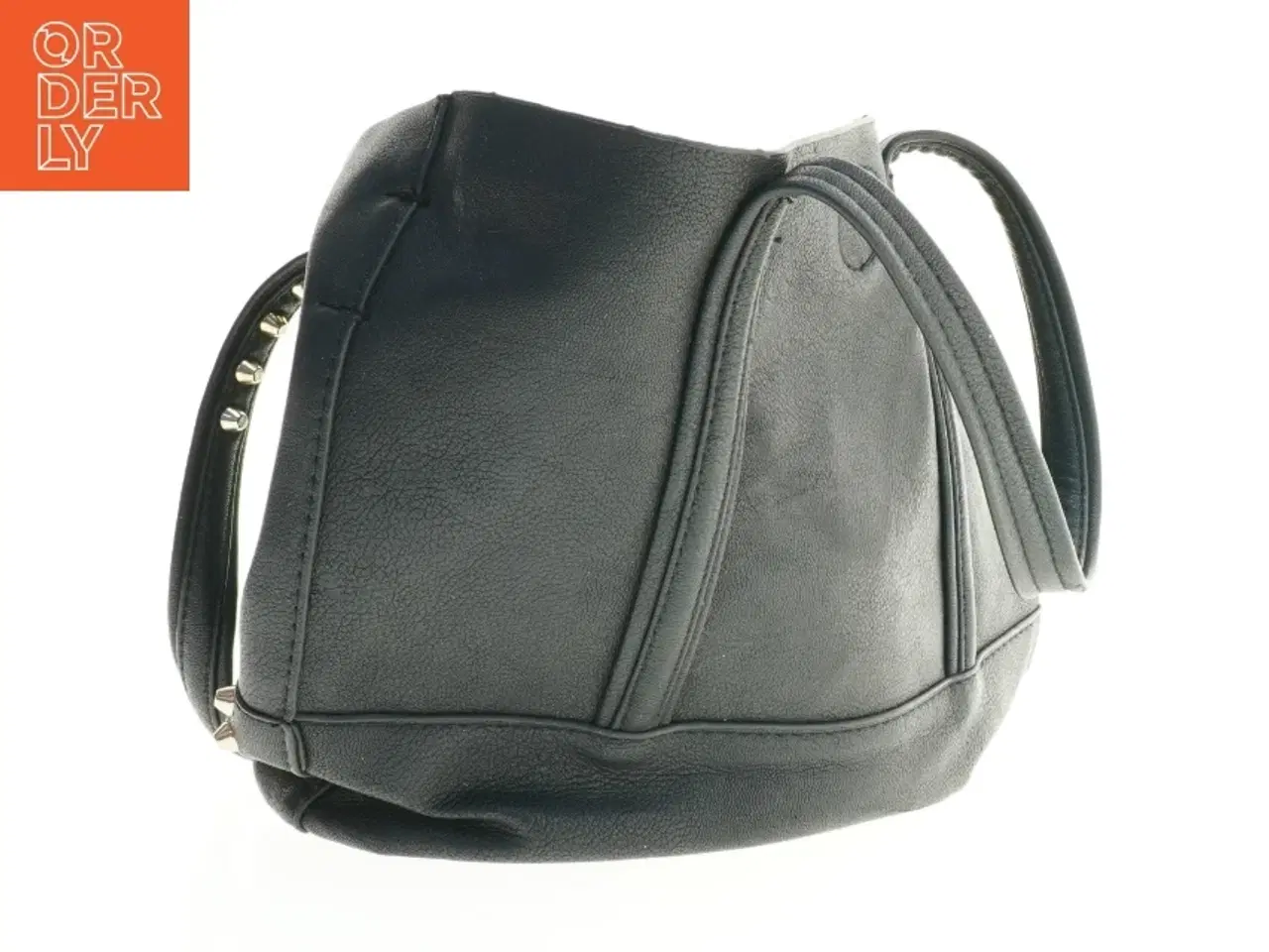 Billede 5 - Sort taske med nitter (str. 32 x 24 x 11 cm)