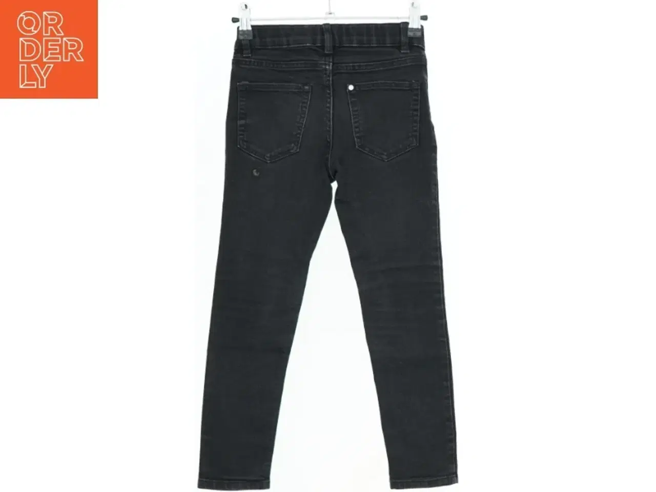 Billede 2 - Sort jeans til børn fra H&M (str. 122)