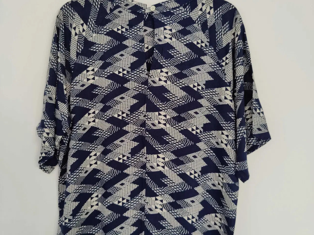 Billede 3 - Mønstret viskose bluse