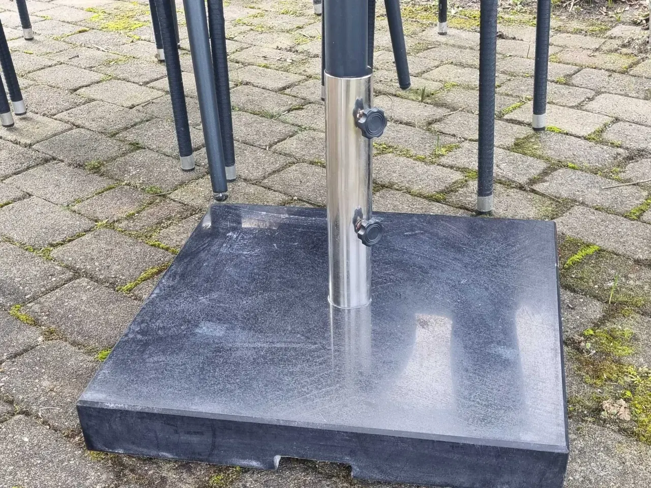 Billede 4 - Havebord+4 stole+parasol m.fod