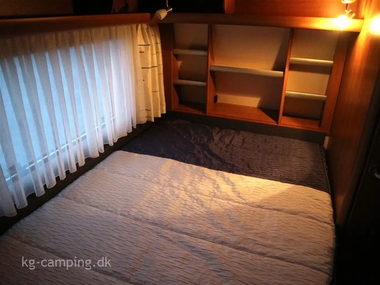 Billede 4 - 2012 - Fendt Bianco 465 SFB Meget velholdt rejsevogn med stor lasteevne. Leveres med Isabella Sun Shine og mover.