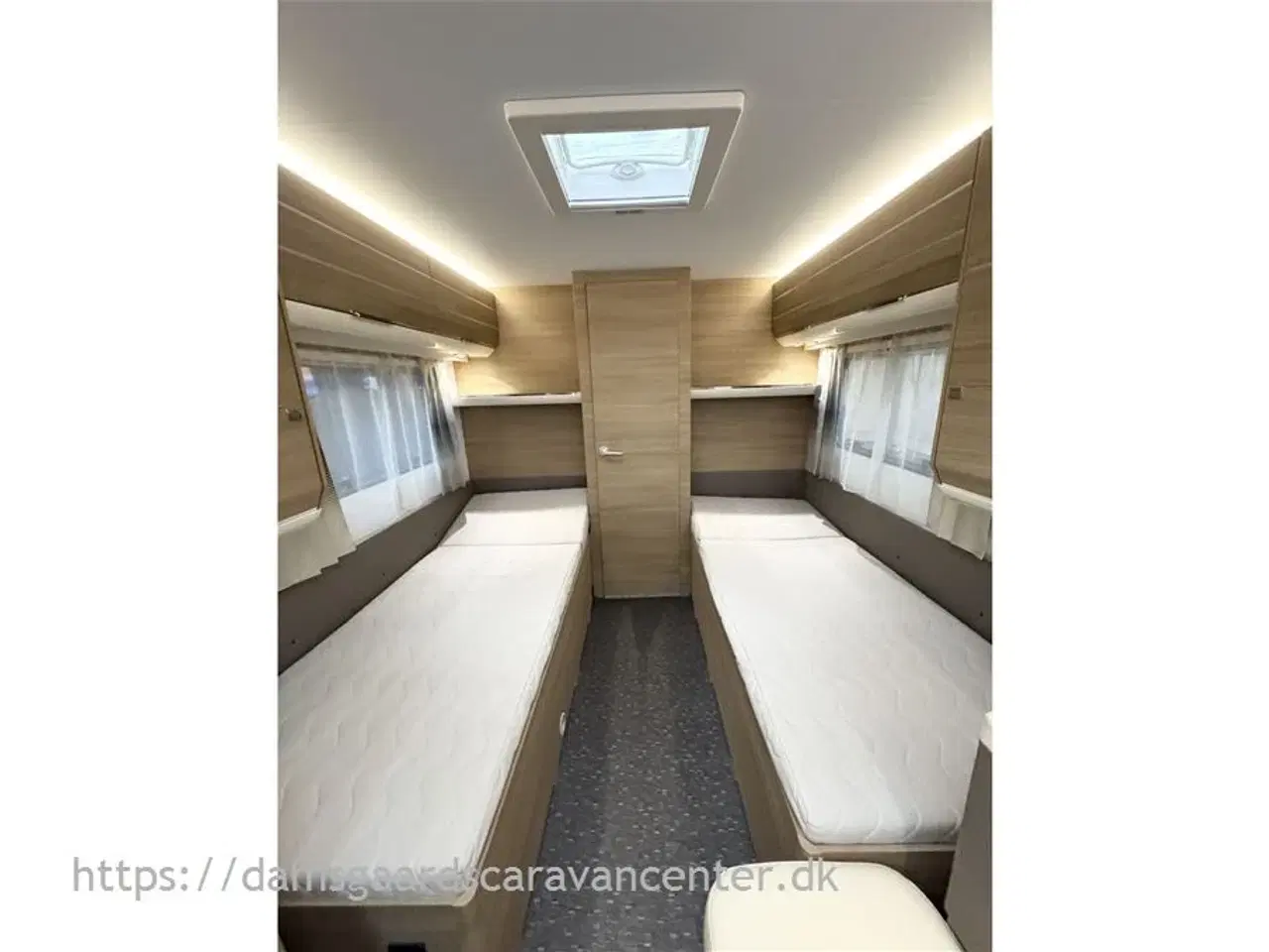 Billede 11 - 2017 - Adria Adora 613 HT   Enkeltsenge-Endekøkken-Endebad-Mover-Telt