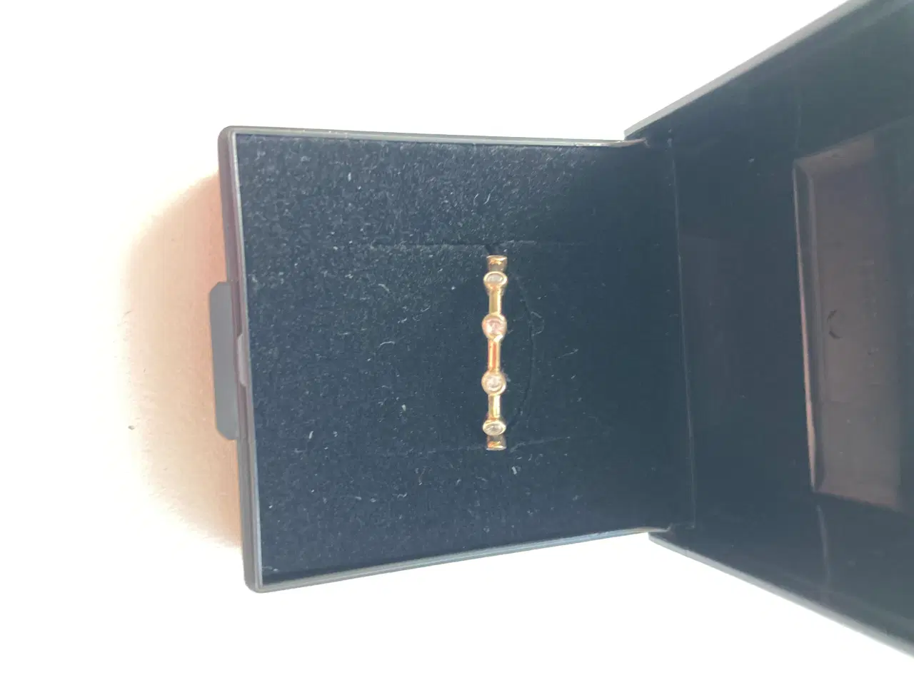 Billede 2 - Guld ring, 8 karat fra scrouples 