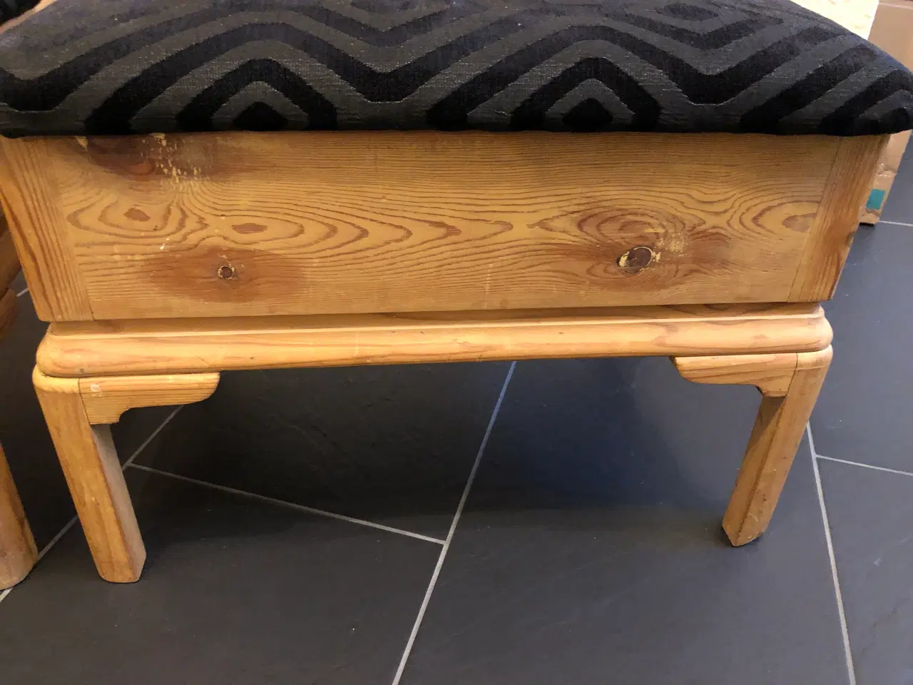 Billede 8 - 2 skamler i fyrretræ med opbevaring