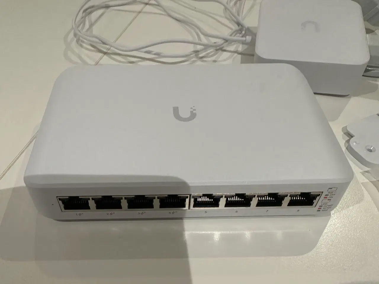 Billede 2 - Ubiquiti USW-Lite-8-POE (52W) Lite 8 PoE