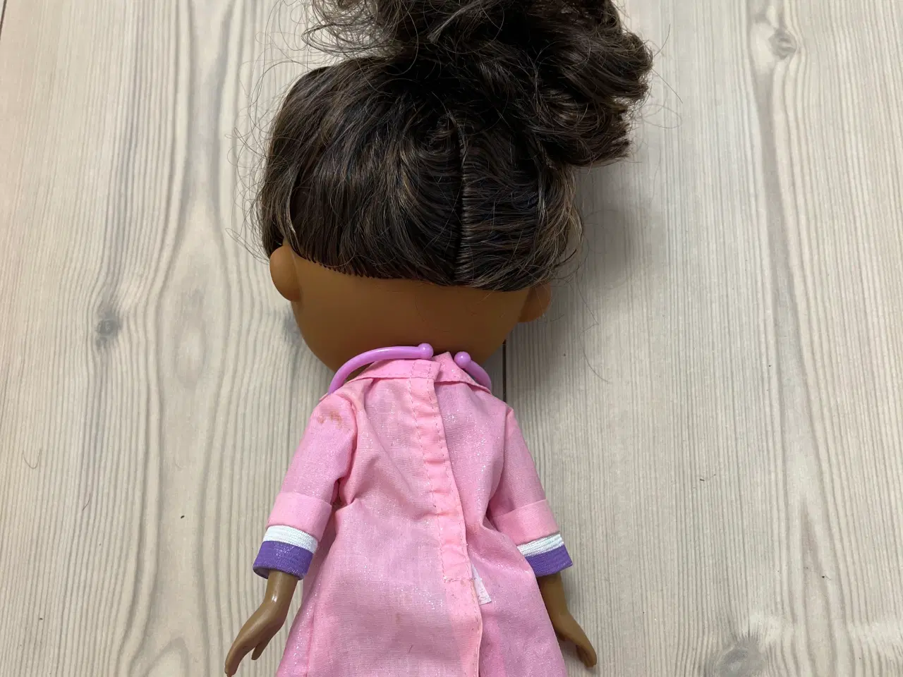 Billede 2 - Dukke Doktor Mcstuffins 