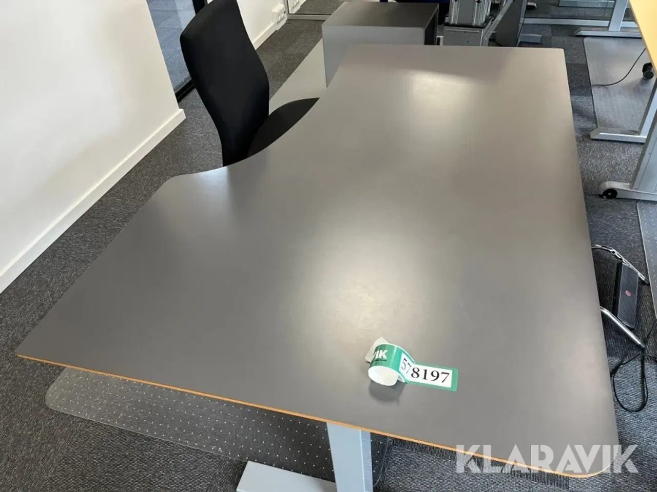 Billede 1 - Skrivebord med stol