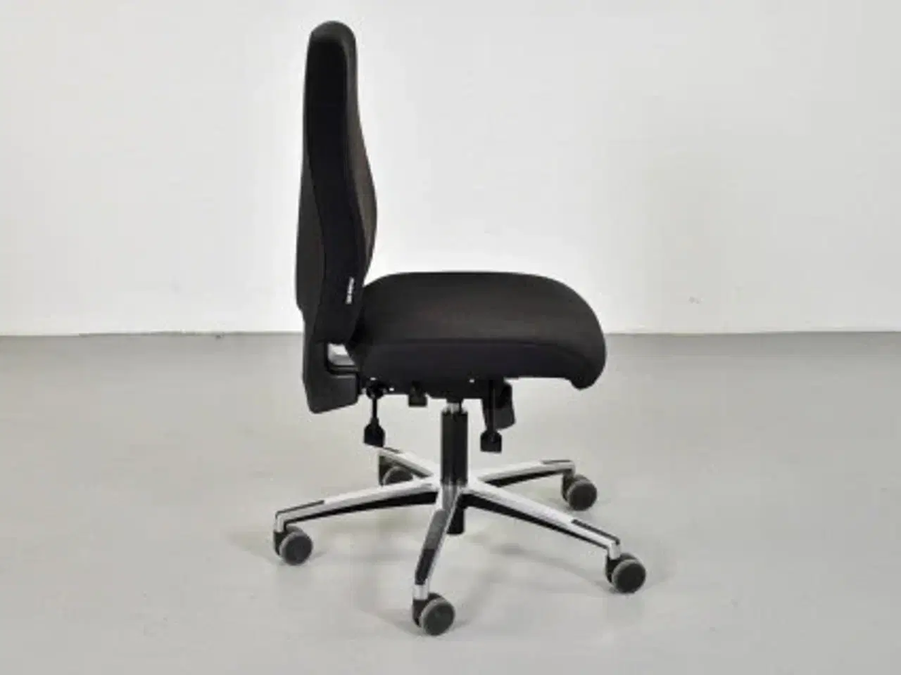 Billede 4 - Duba b8 kontorstol med høj ryg, sort polster og blankt stel