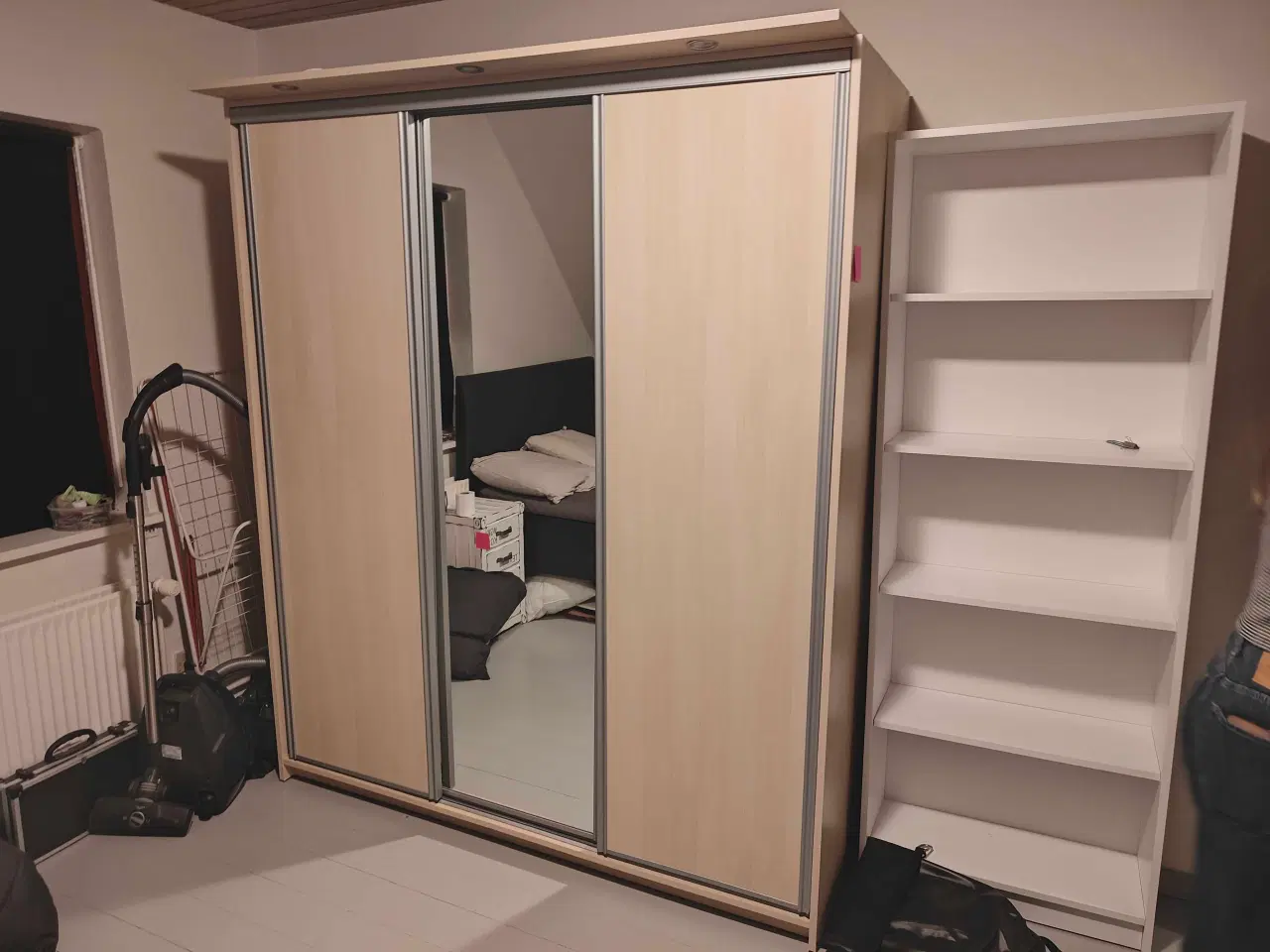 Billede 5 - Klædeskab i god stand 