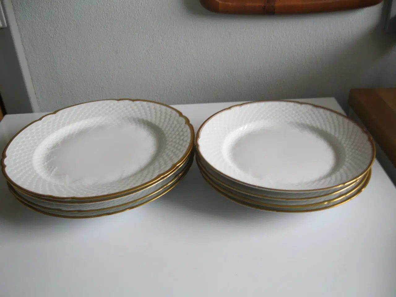 Billede 1 - 7 stk.  hvide Åkjær  B&G tallerkener 21+24 cm. Nye