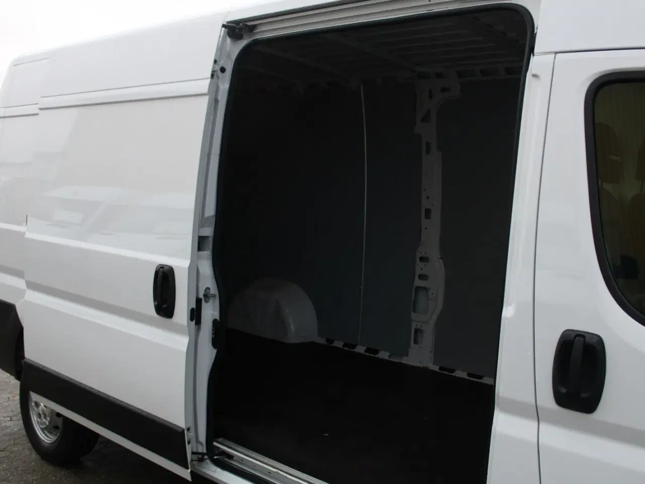 Billede 13 - Fiat Ducato 35 2,3 MJT 140 Kassevogn L3H2 Pro+