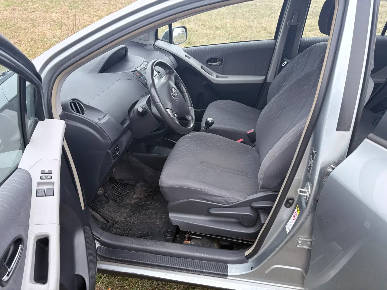 Billede 5 - Toyota Yaris solid, økonomisk og velholdt bil