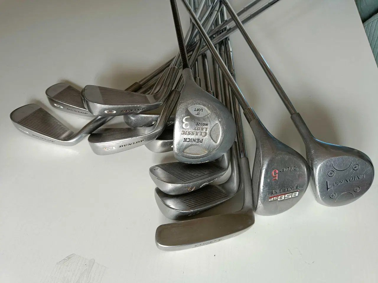 Billede 6 - Dunlop golfkøller sæt med standbag og stålskafter.