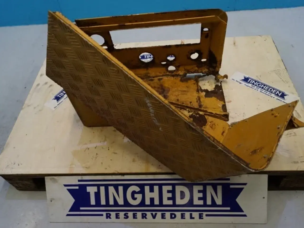 Billede 8 - Volvo L120 Baterikasse L.H.  VOE11018434