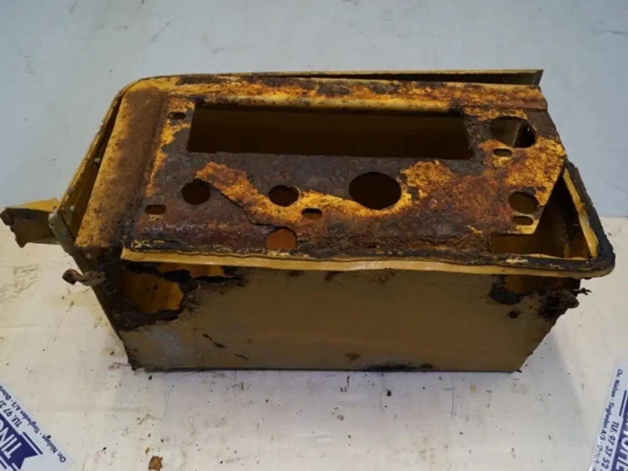 Billede 10 - Volvo L120 Baterikasse L.H.  VOE11018434