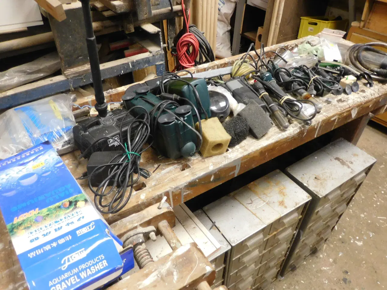 Billede 1 - Kasse med  Akvarietilbehør 